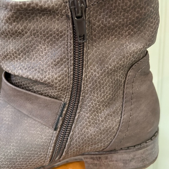 Corkys ~ Women Booties - Picture 5 of 8